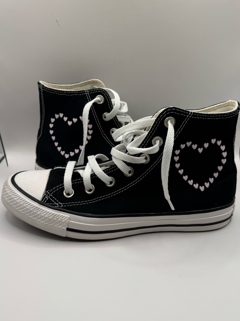 Chuck Taylor All Star High Tops Embroidered Hearts - Black